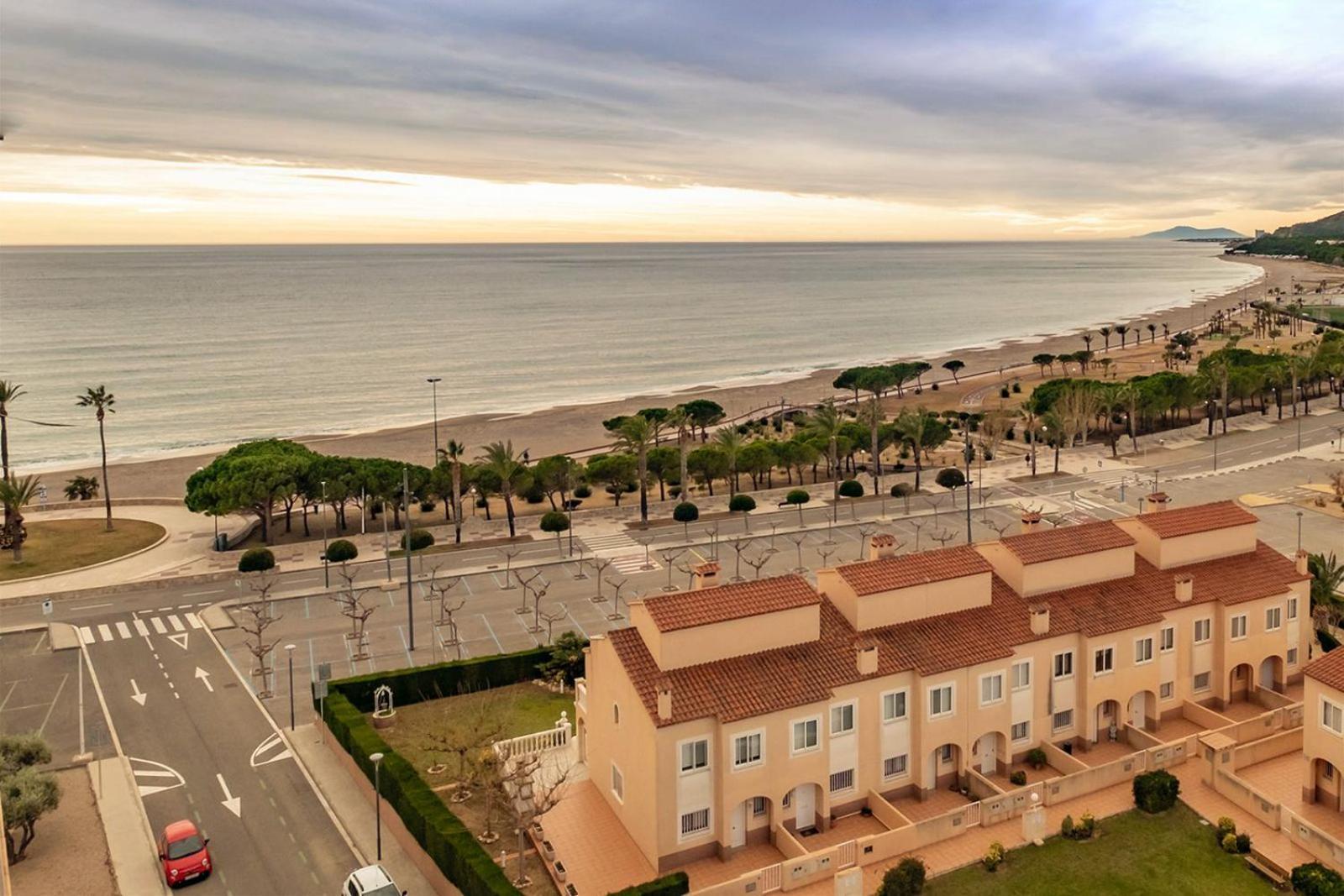 Apartamento Con Terraza, Vistas Playa Y Montana Оспиталет-дель-Инфанте Экстерьер фото