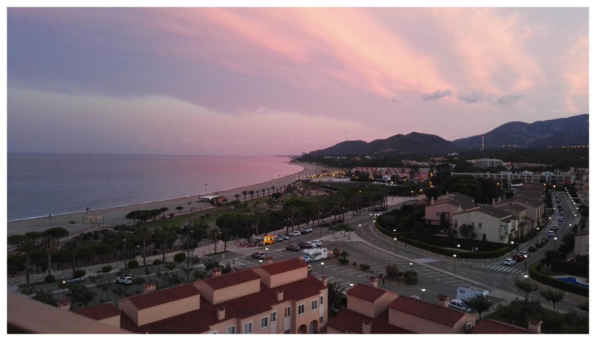 Apartamento Con Terraza, Vistas Playa Y Montana Оспиталет-дель-Инфанте Экстерьер фото