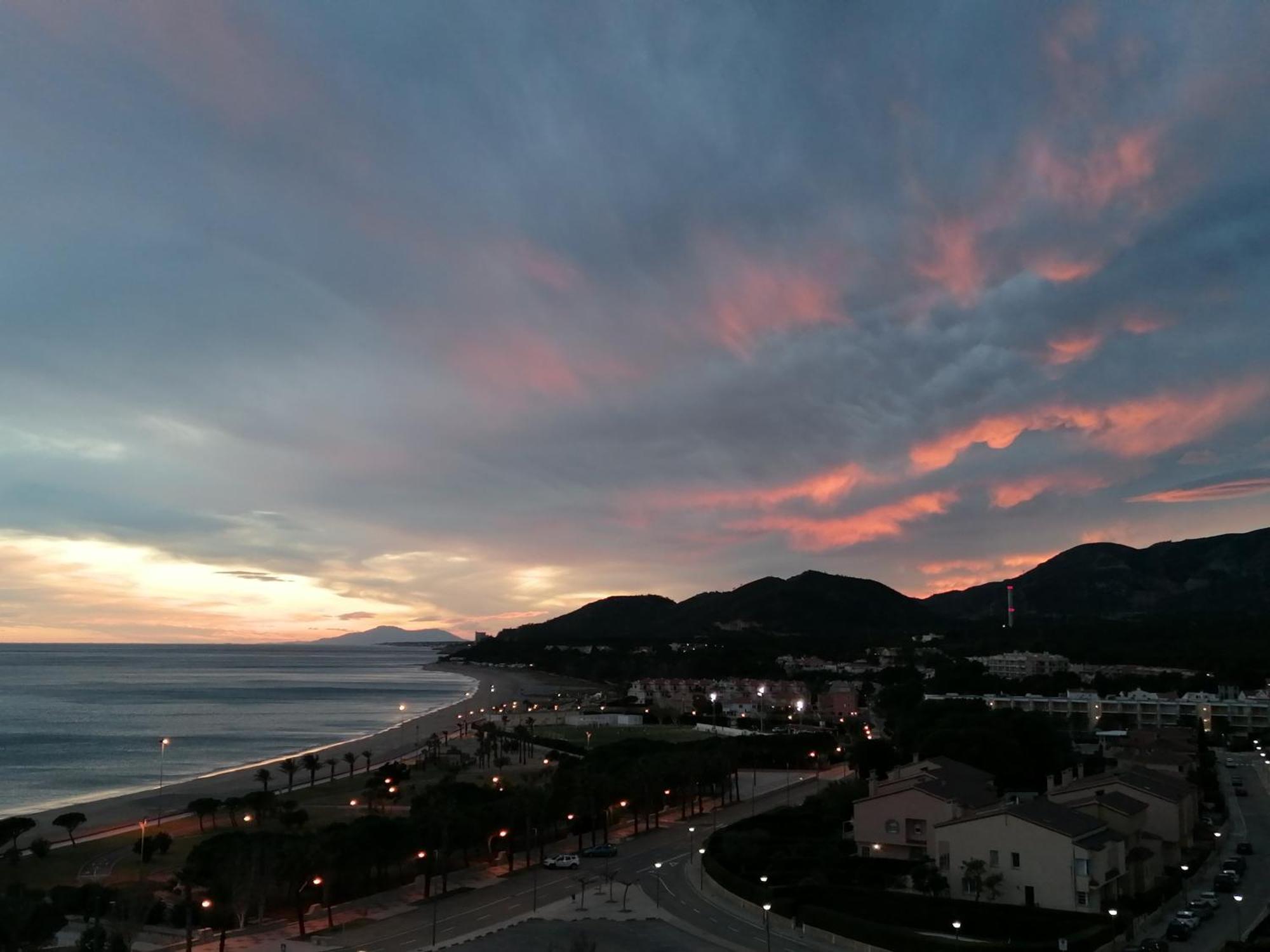 Apartamento Con Terraza, Vistas Playa Y Montana Оспиталет-дель-Инфанте Экстерьер фото