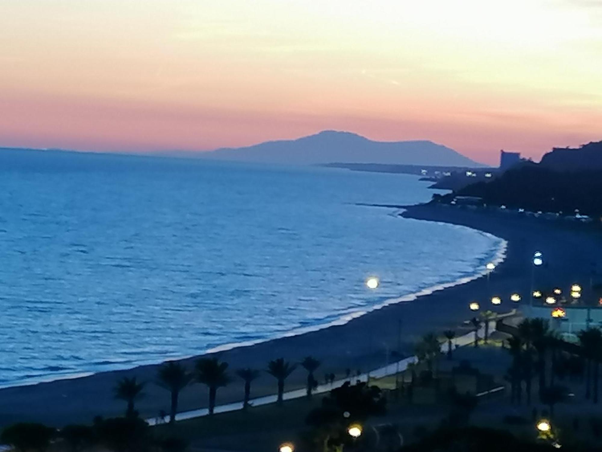 Apartamento Con Terraza, Vistas Playa Y Montana Оспиталет-дель-Инфанте Экстерьер фото