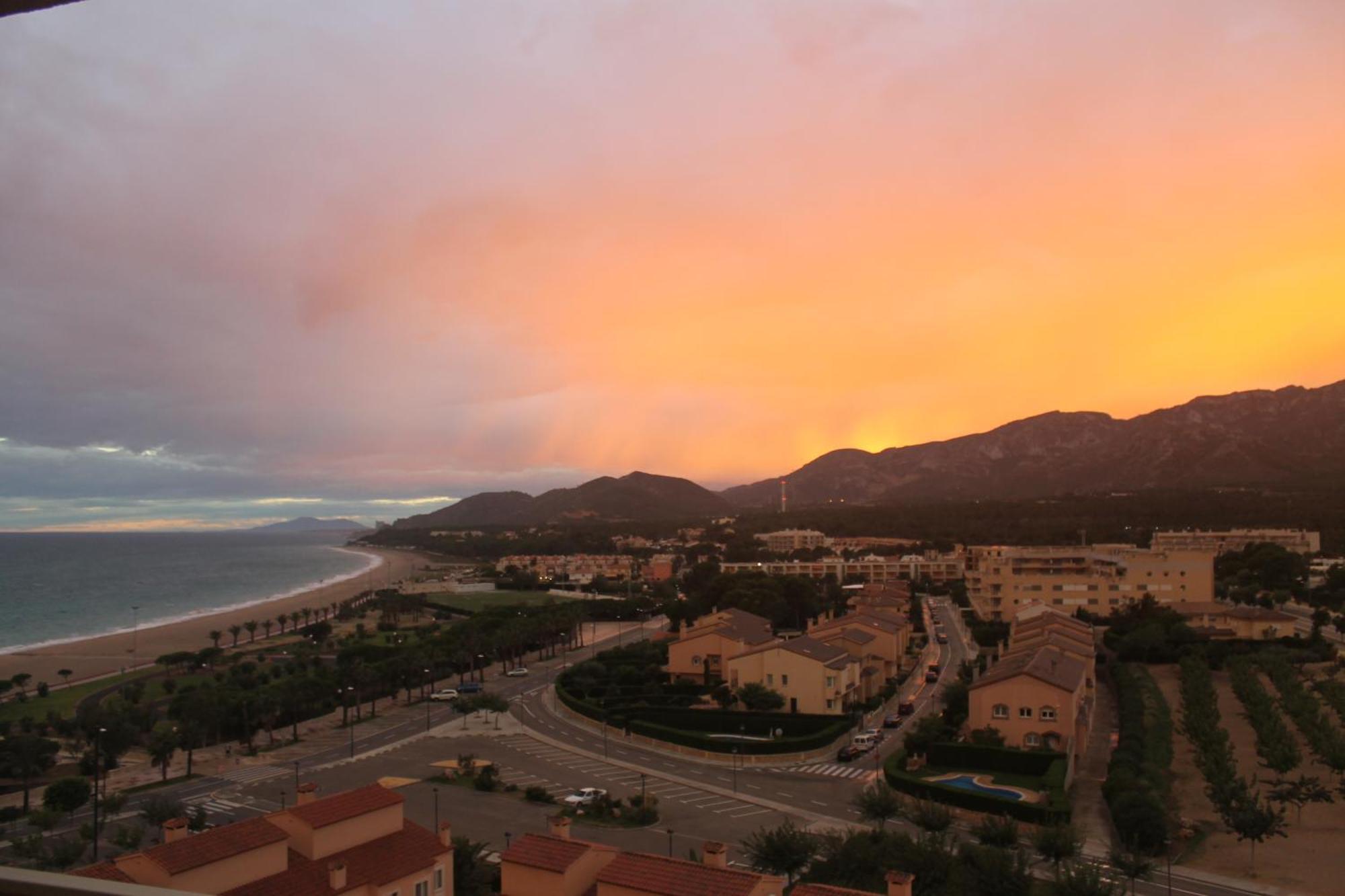 Apartamento Con Terraza, Vistas Playa Y Montana Оспиталет-дель-Инфанте Экстерьер фото