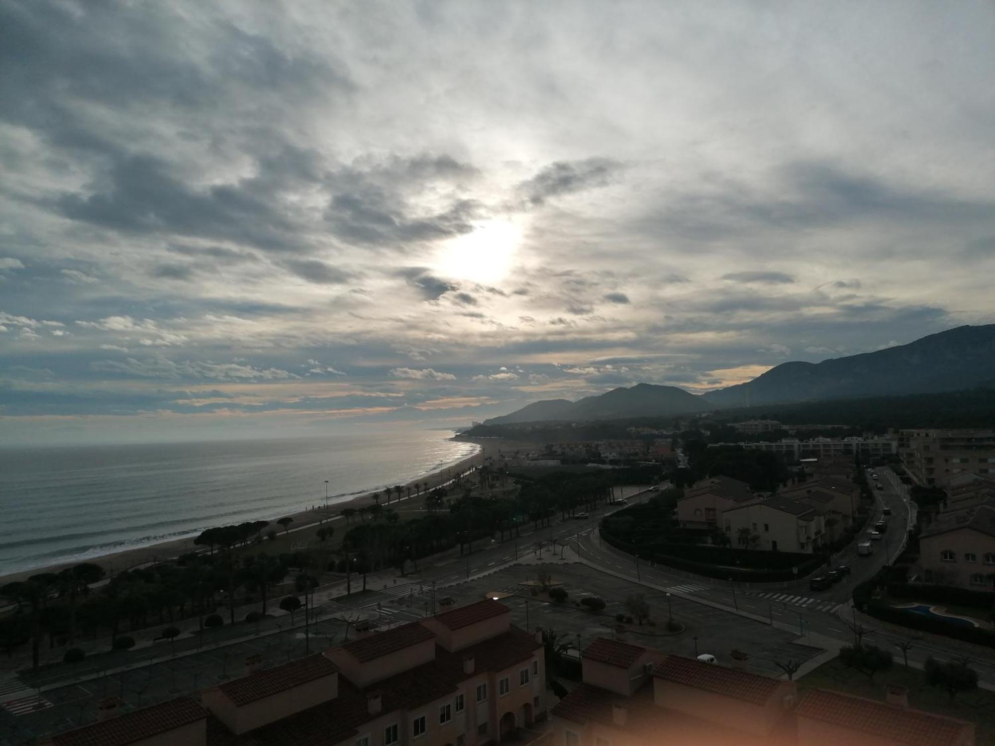 Apartamento Con Terraza, Vistas Playa Y Montana Оспиталет-дель-Инфанте Экстерьер фото