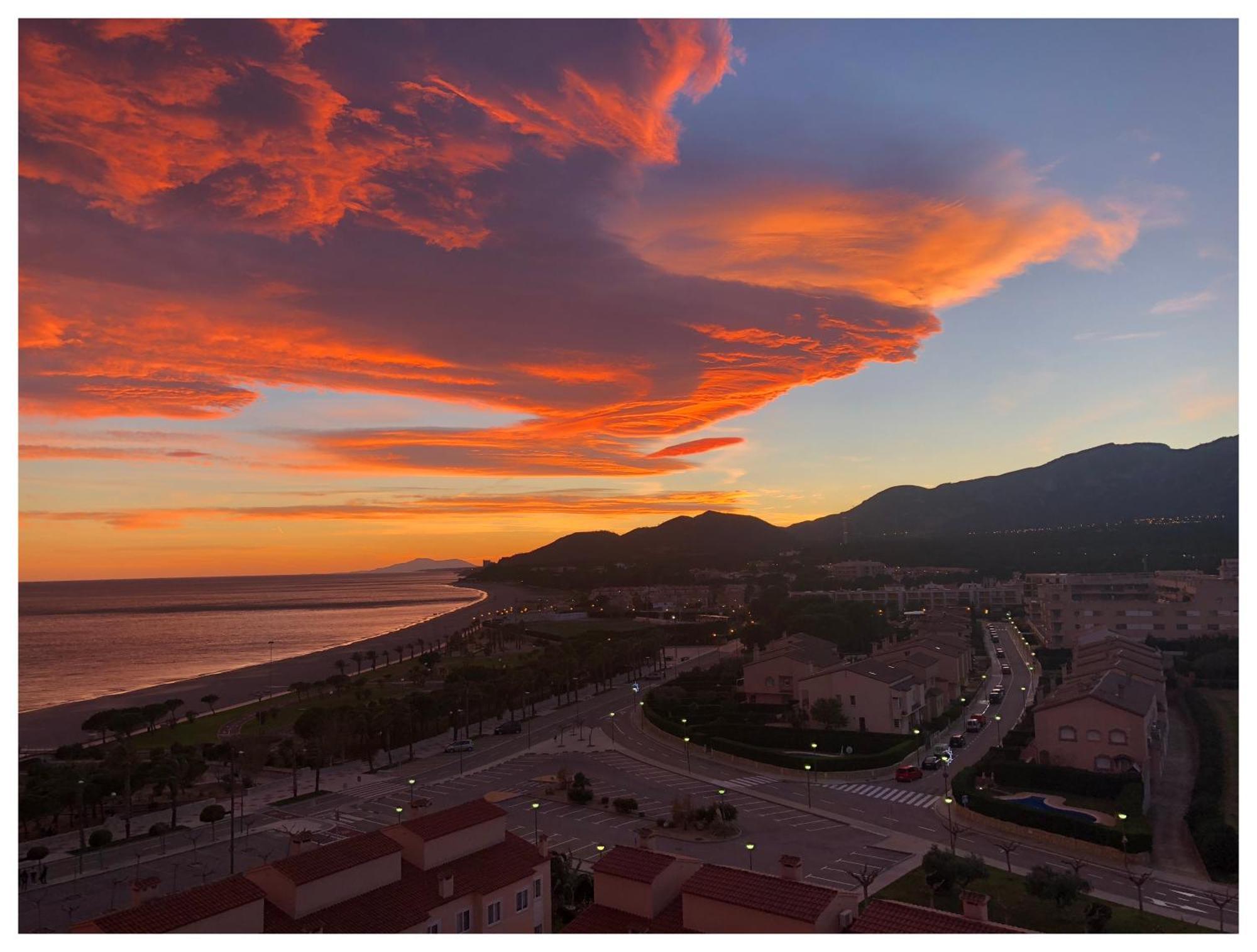 Apartamento Con Terraza, Vistas Playa Y Montana Оспиталет-дель-Инфанте Экстерьер фото
